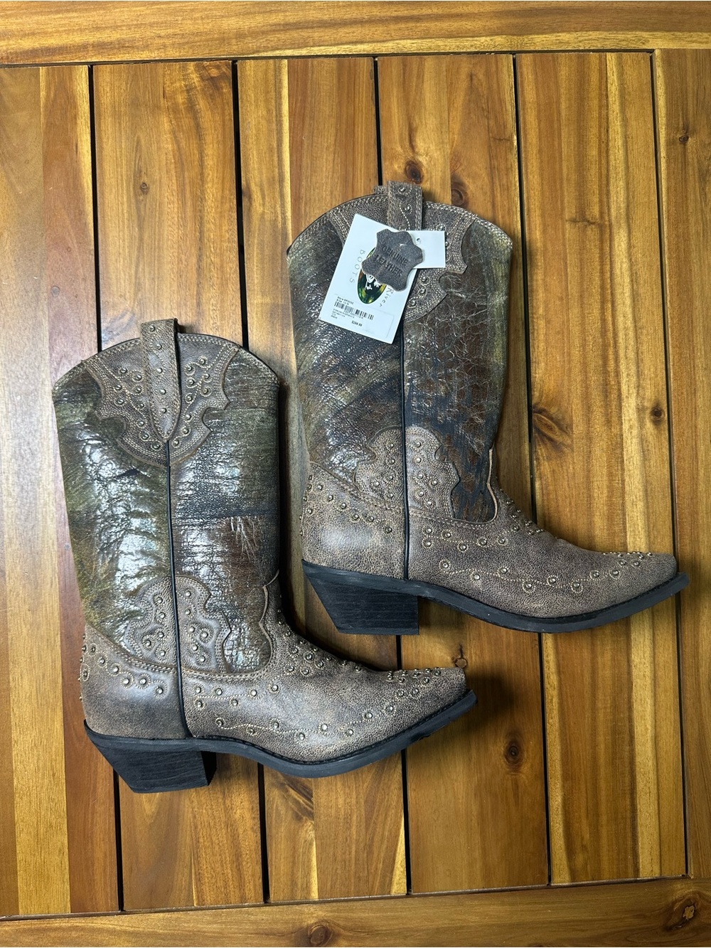 NWT Women’s Sterling River Western Studded Leather Boots in Taupe Size 10